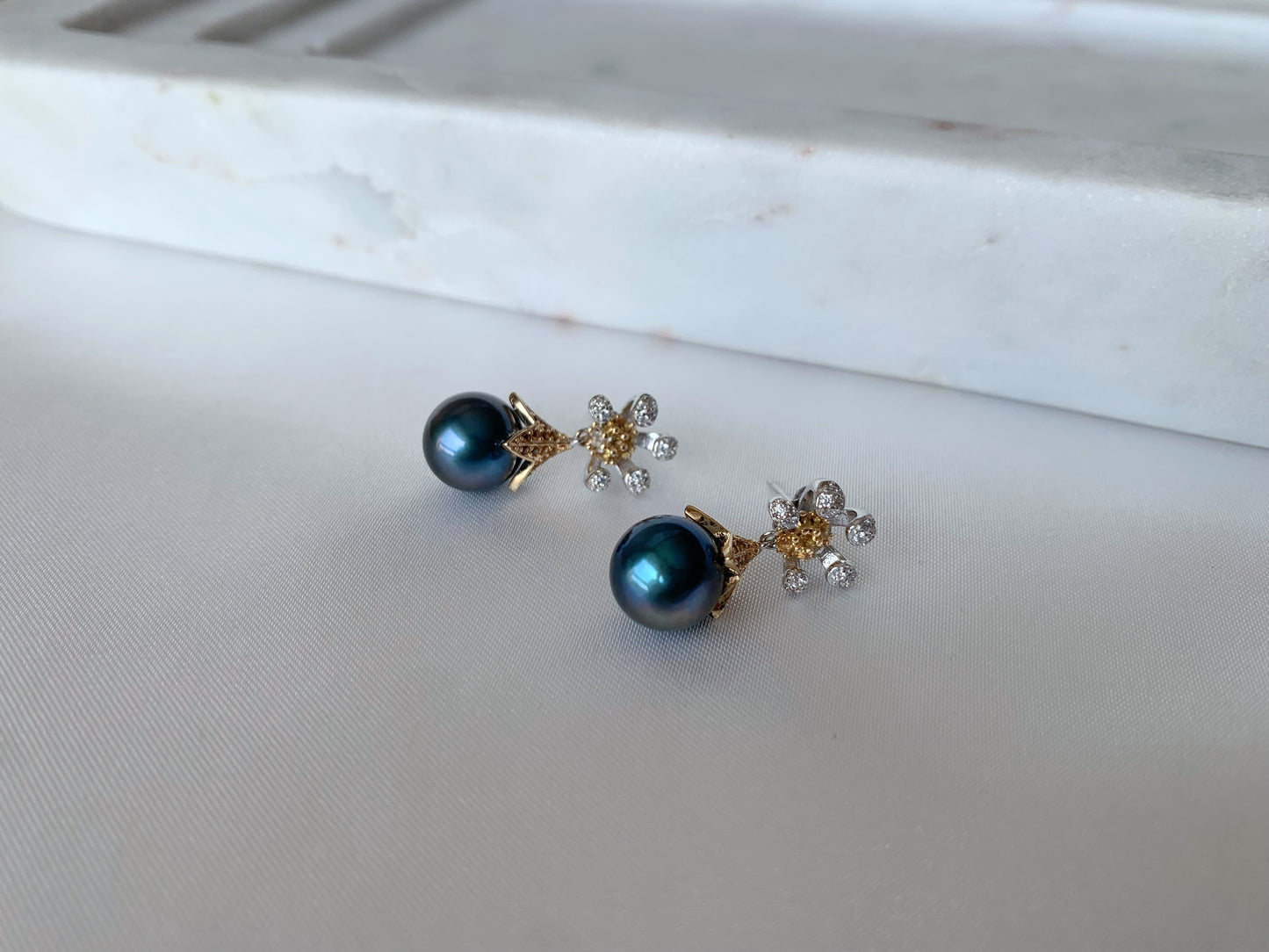 NIGHT ELF STUD EARRINGS