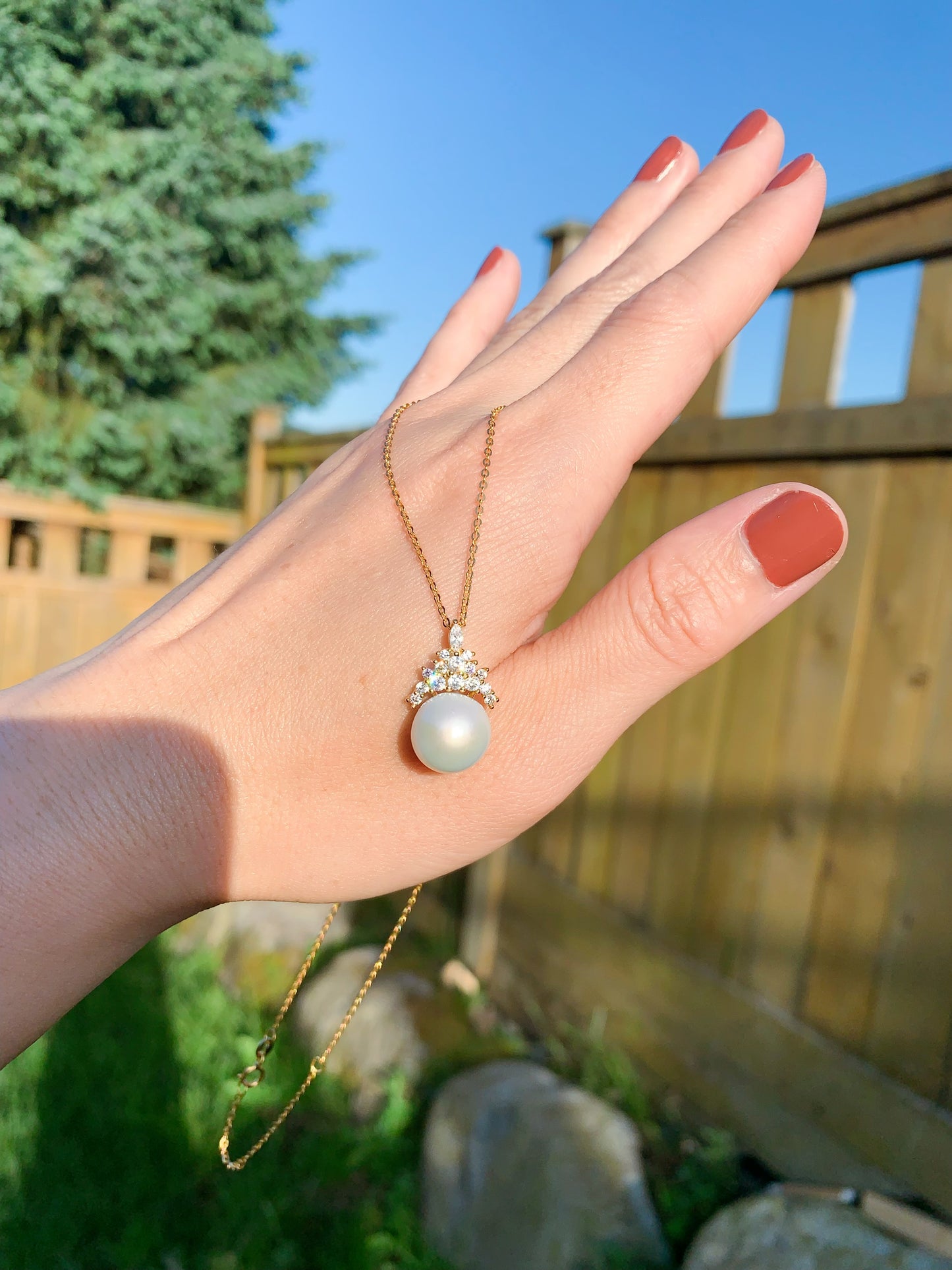 QUEEN PEARL PENDANT